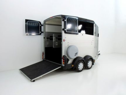 Ifor Williams Pferdeanhänger HBX 511|Sattelkammer|neues Modell|schwarz